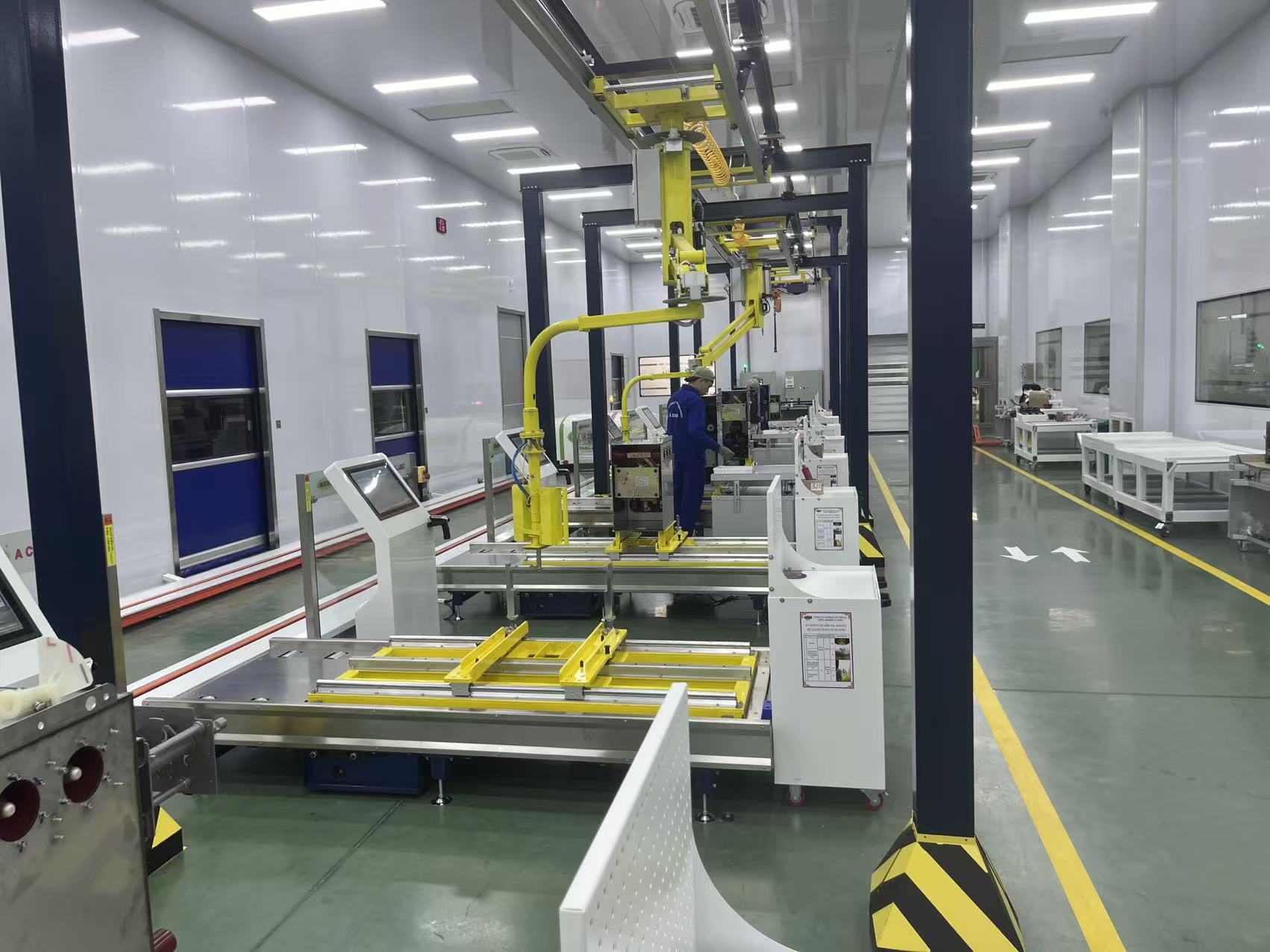 RMU Gas Tank Assembly Line Customer Case | Lifting Workstations